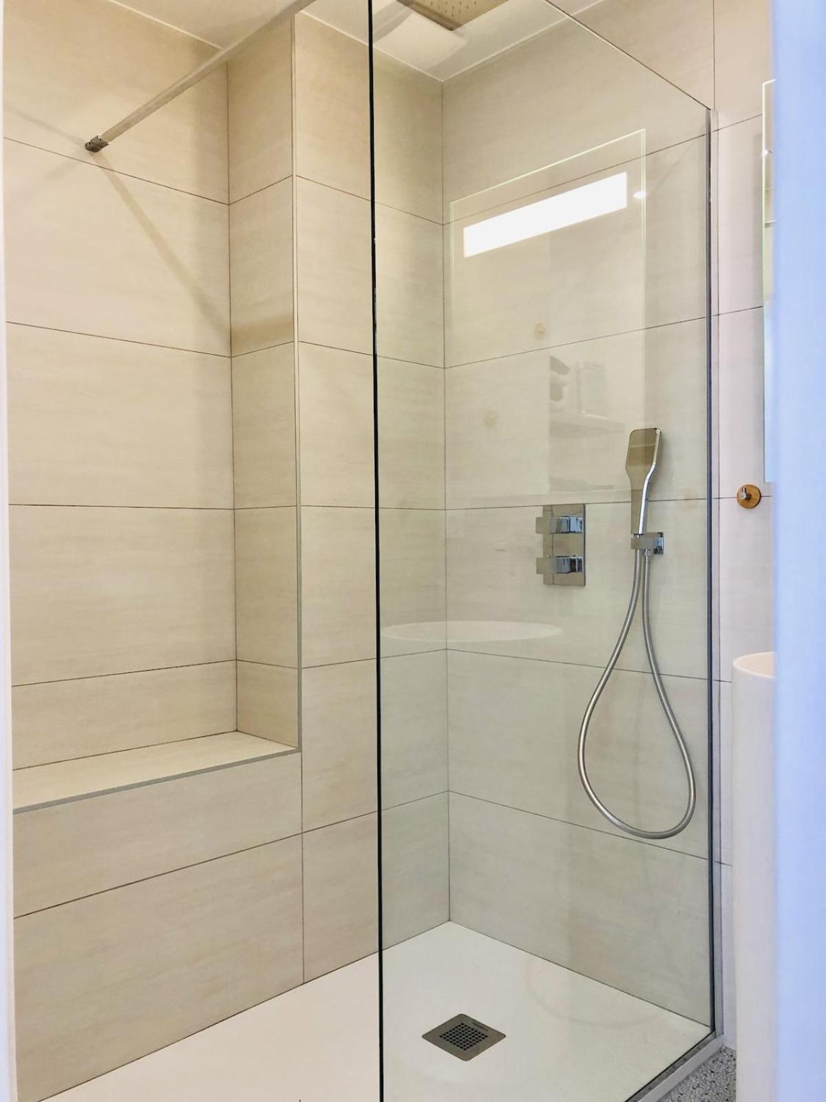 T3 Front De Mer Dernier Etage Vue Mer Petit Havre De Paix Pour Vos Vacances Emplacement Unique Vue Mer Panoramique A 180 Degres Pour Ce T3 En Face De La Plage Front De Mer Vue Sur Les Iles 5 Et Dernier Etage Avec Ascenseur 르 라방두 외부 사진