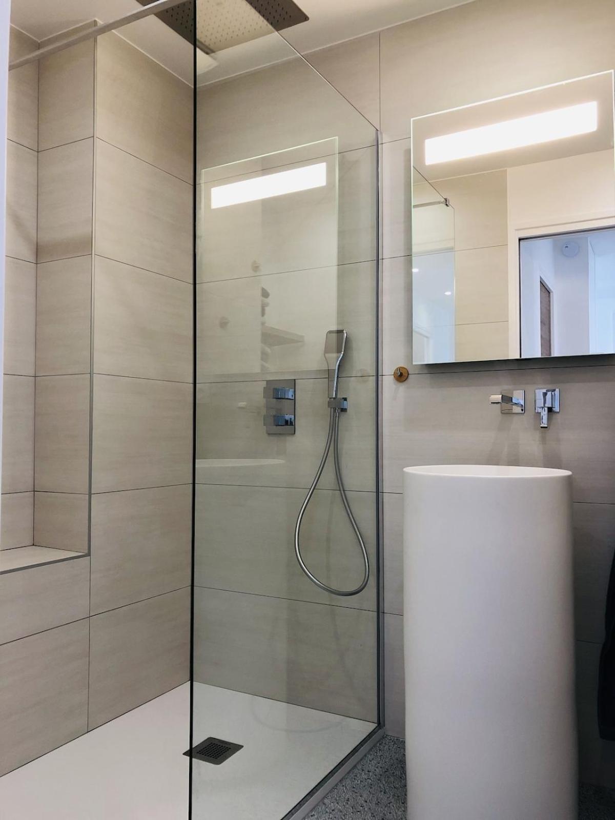 T3 Front De Mer Dernier Etage Vue Mer Petit Havre De Paix Pour Vos Vacances Emplacement Unique Vue Mer Panoramique A 180 Degres Pour Ce T3 En Face De La Plage Front De Mer Vue Sur Les Iles 5 Et Dernier Etage Avec Ascenseur 르 라방두 외부 사진