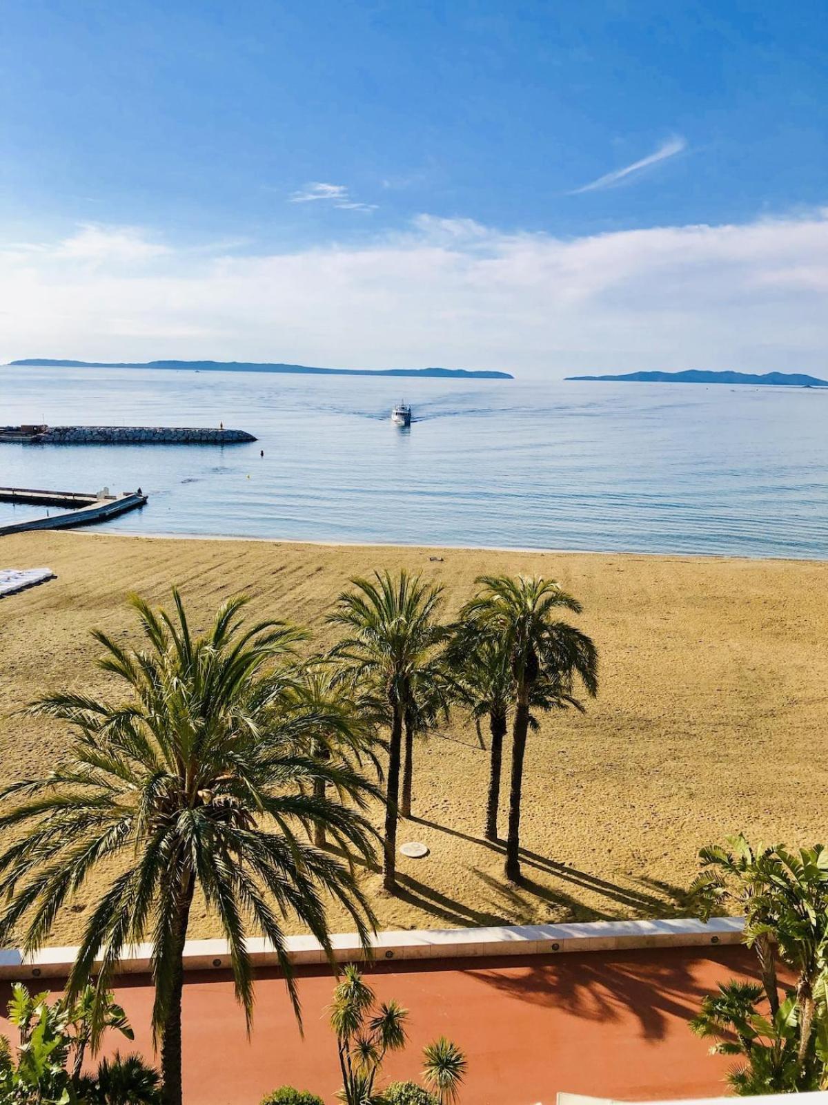 T3 Front De Mer Dernier Etage Vue Mer Petit Havre De Paix Pour Vos Vacances Emplacement Unique Vue Mer Panoramique A 180 Degres Pour Ce T3 En Face De La Plage Front De Mer Vue Sur Les Iles 5 Et Dernier Etage Avec Ascenseur 르 라방두 외부 사진