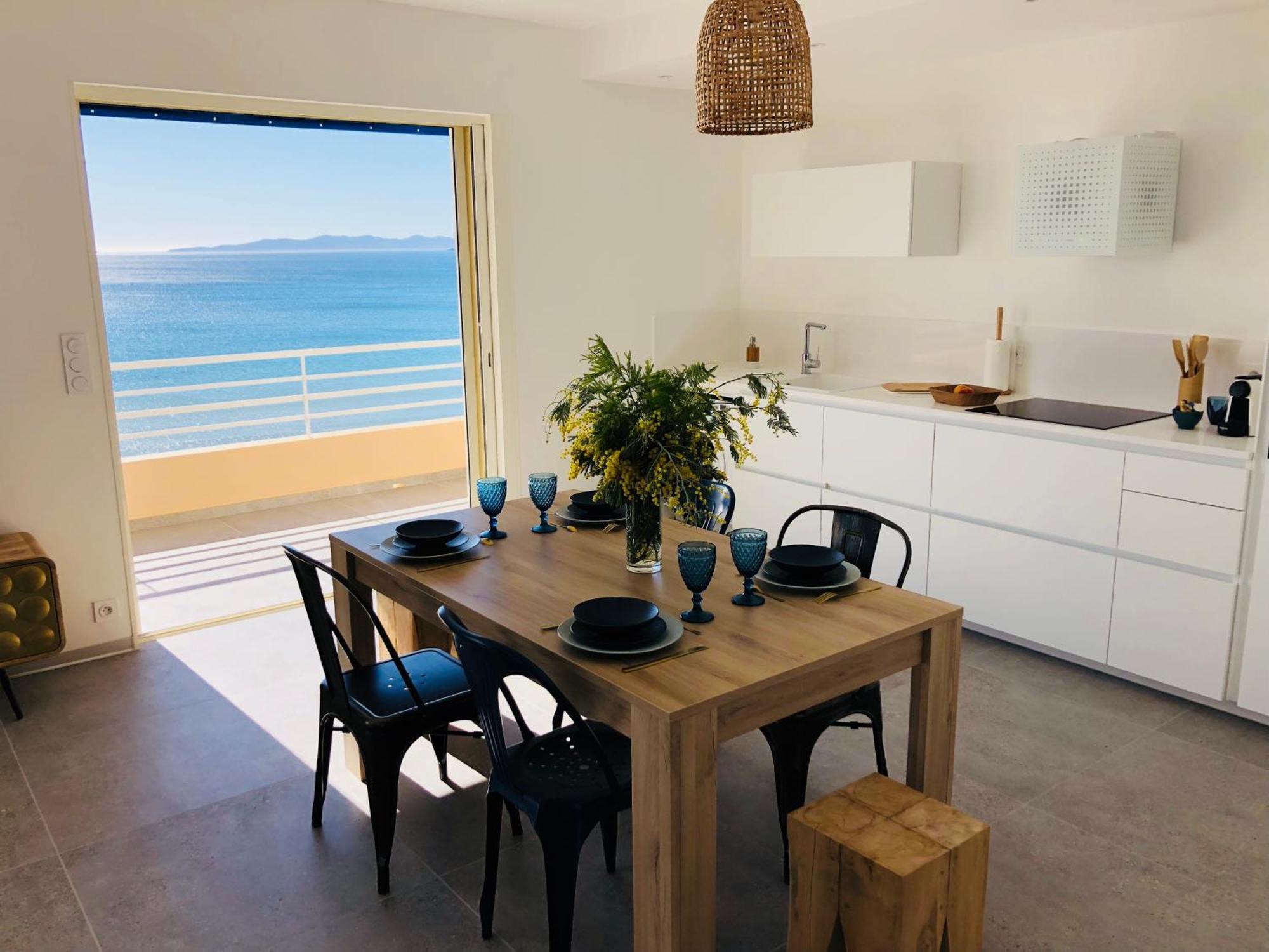 T3 Front De Mer Dernier Etage Vue Mer Petit Havre De Paix Pour Vos Vacances Emplacement Unique Vue Mer Panoramique A 180 Degres Pour Ce T3 En Face De La Plage Front De Mer Vue Sur Les Iles 5 Et Dernier Etage Avec Ascenseur 르 라방두 외부 사진